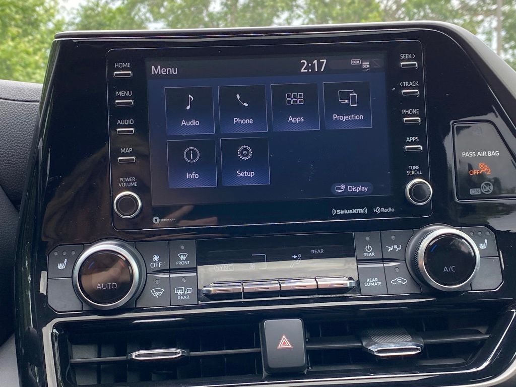 2021 Toyota Highlander XLE CLEAN CARFAX