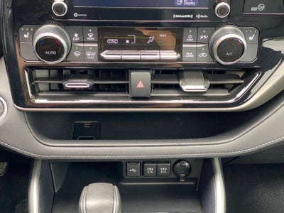 2021 Toyota Highlander XLE CLEAN CARFAX