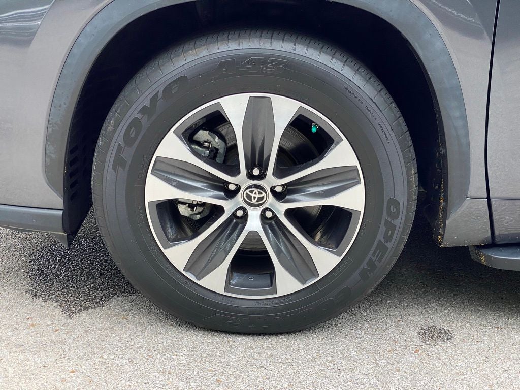 2021 Toyota Highlander XLE CLEAN CARFAX