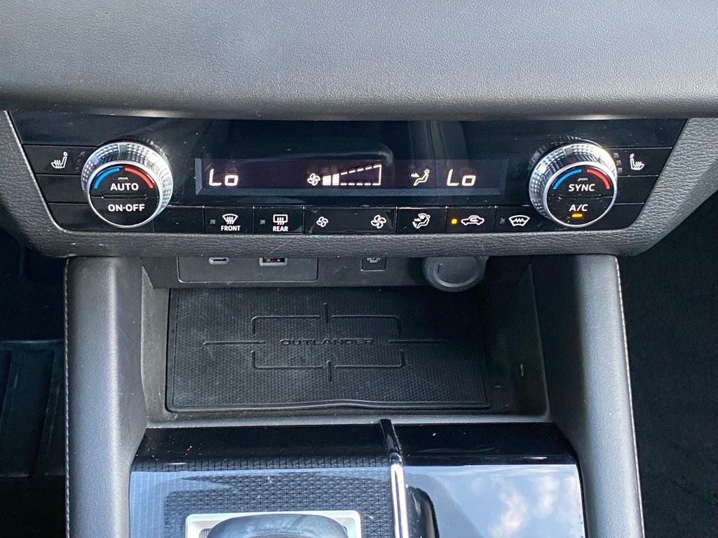 2022 Mitsubishi Outlander SE