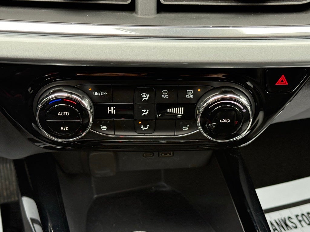 2025 Chevrolet Trax LT ONE OWNER CARFAX