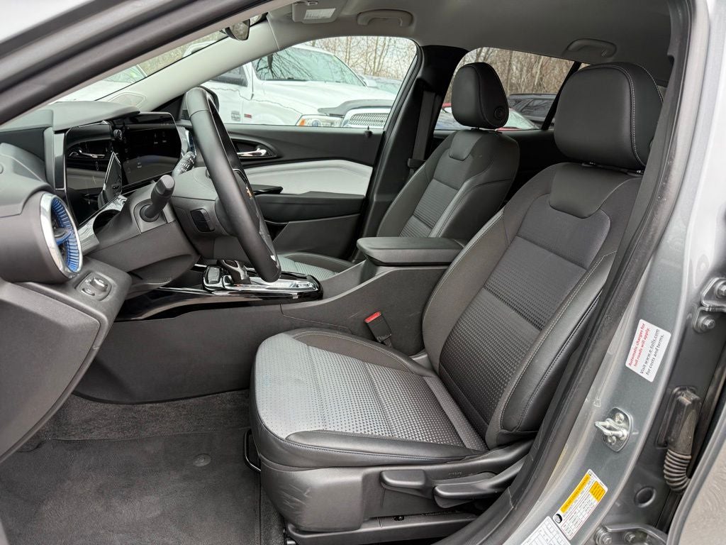 2025 Chevrolet Trax LT CLEAN CARFAX
