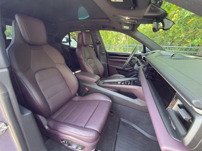 2025 Porsche Macan Electric 4S