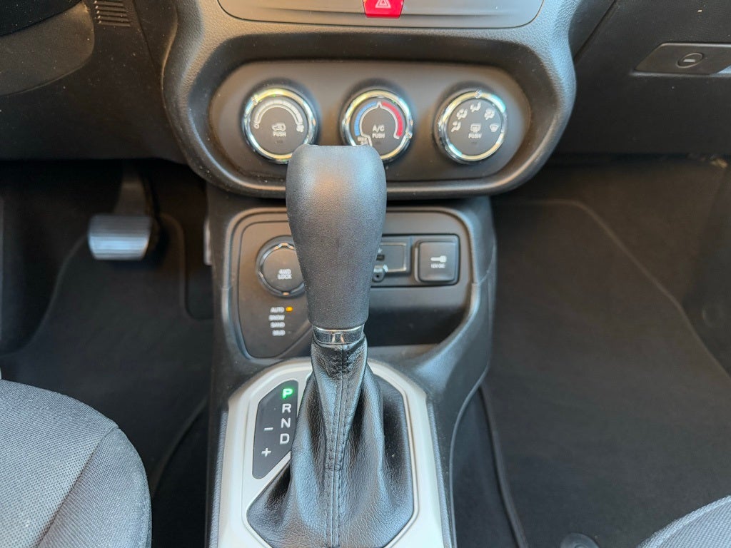 2017 Jeep Renegade Latitude SUPER CLEAN