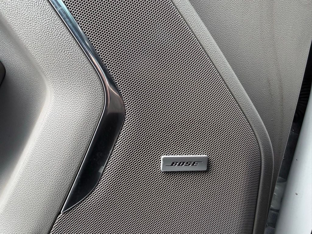 2022 GMC Yukon SLT moon roof/capt seats