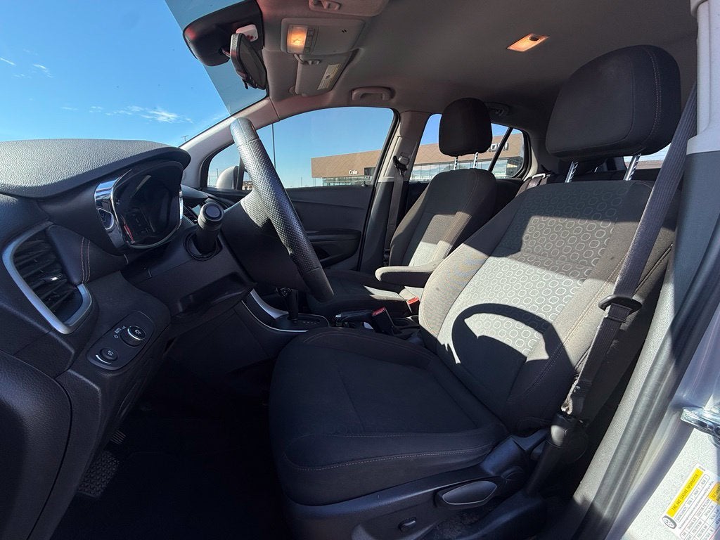 2021 Chevrolet Trax LS - Photo 21