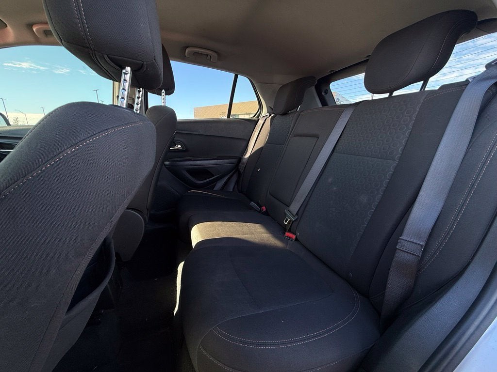 2021 Chevrolet Trax LS - Photo 24