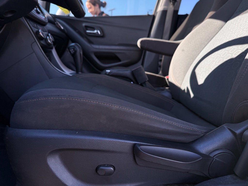 2021 Chevrolet Trax LS - Photo 9