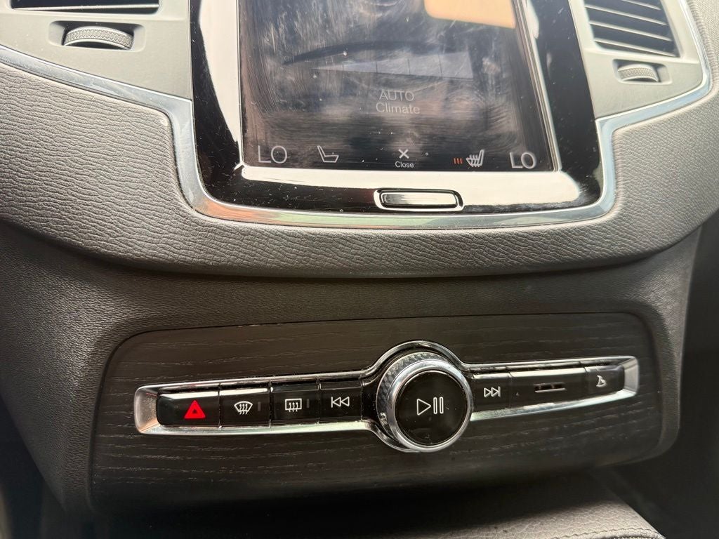 2020 Volvo XC90 T6 Momentum