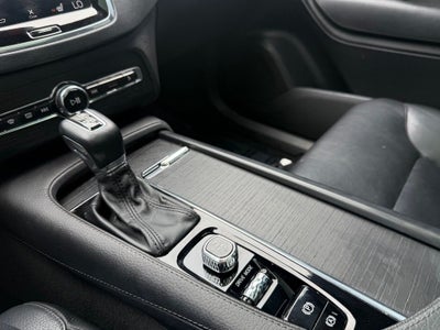 2020 Volvo XC90 T6 Momentum