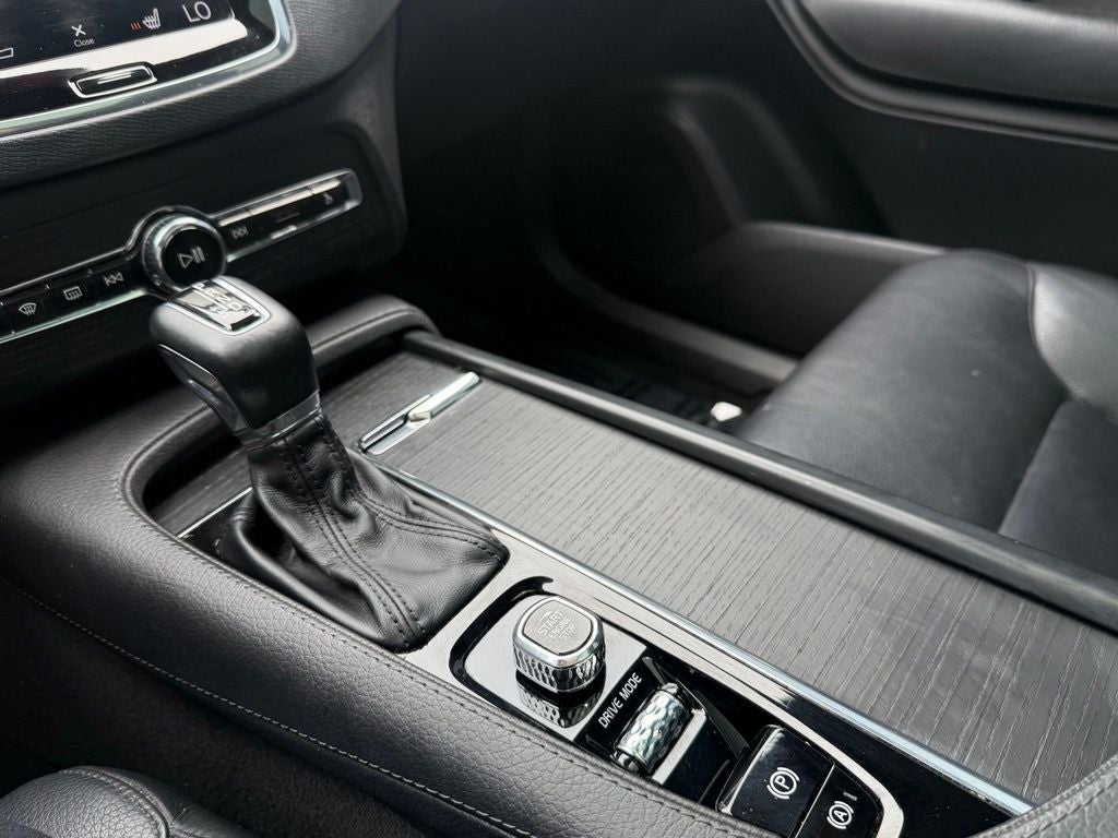 2020 Volvo XC90 T6 Momentum