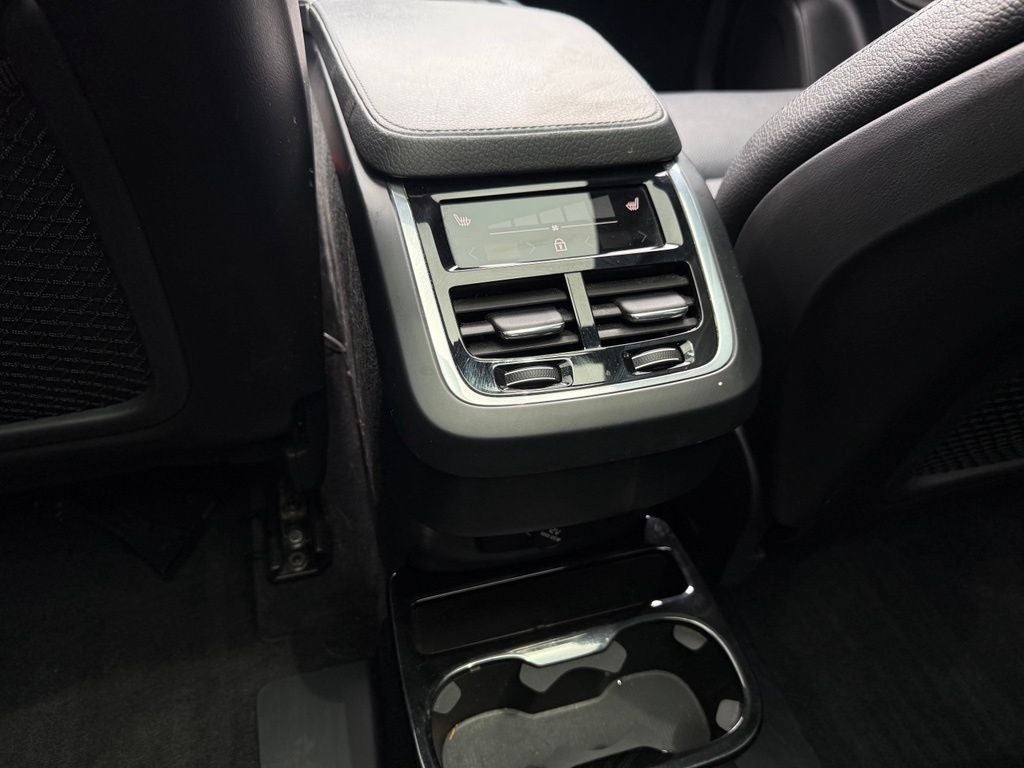 2020 Volvo XC90 T6 Momentum