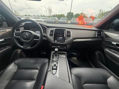2020 Volvo XC90 T6 Momentum