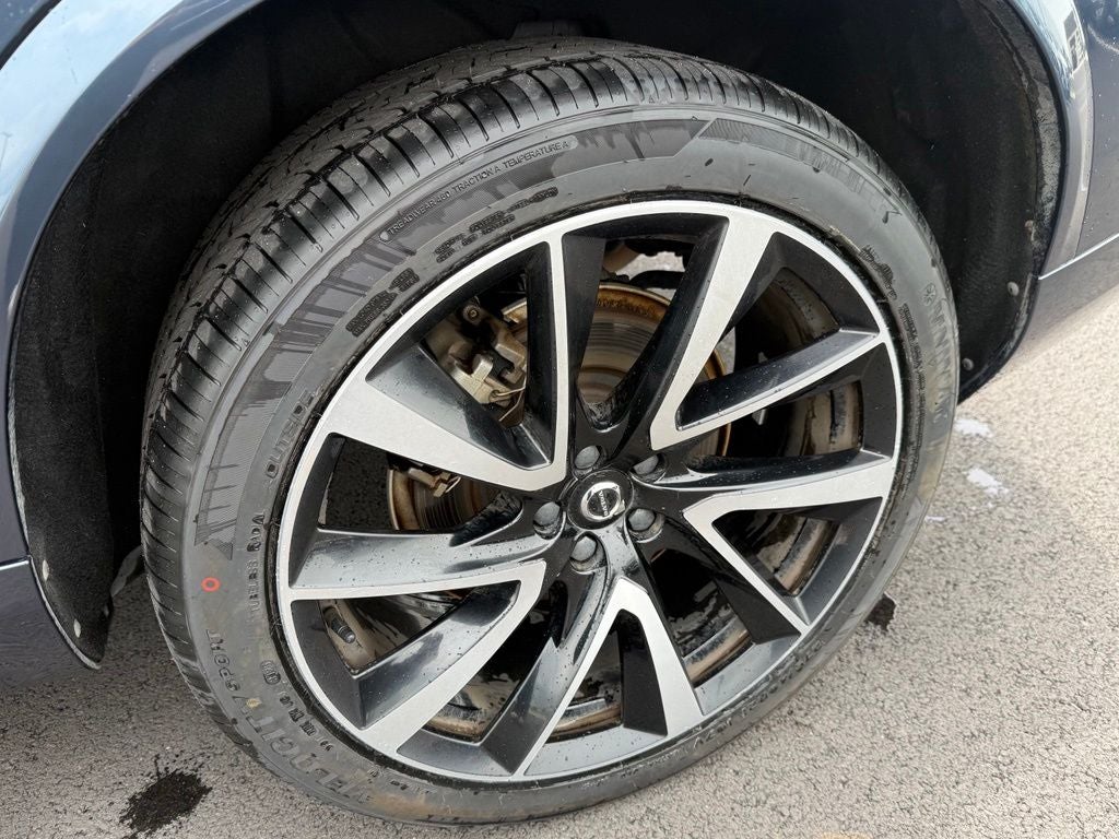 2020 Volvo XC90 T6 Momentum