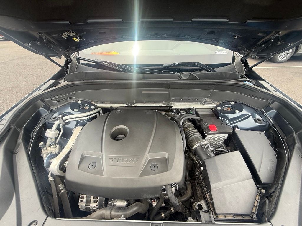 2020 Volvo XC90 T6 Momentum