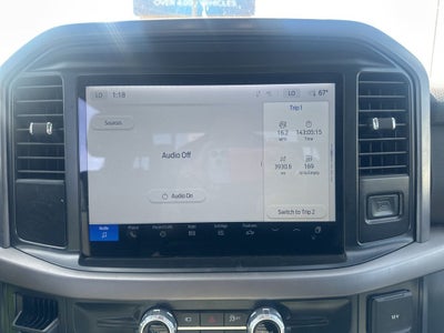 2025 Ford F-150 XLT 1-Owner / Clean Carfax / Pre-Collision Assist / Ac