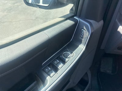 2025 Ford F-150 XLT 1-Owner / Clean Carfax / Pre-Collision Assist / Ac