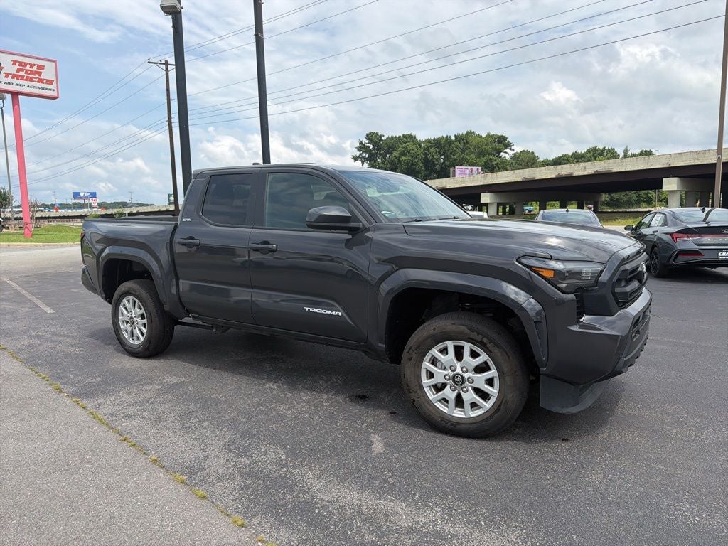 2024 Toyota Tacoma SR5 1-Owner / Clean Carfax / Apple CarPlay/Android Aut