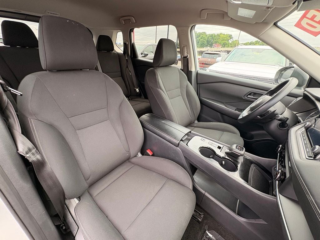 2024 Nissan Rogue S 1-Owner / Blind Spot / Rear Parking Sensors