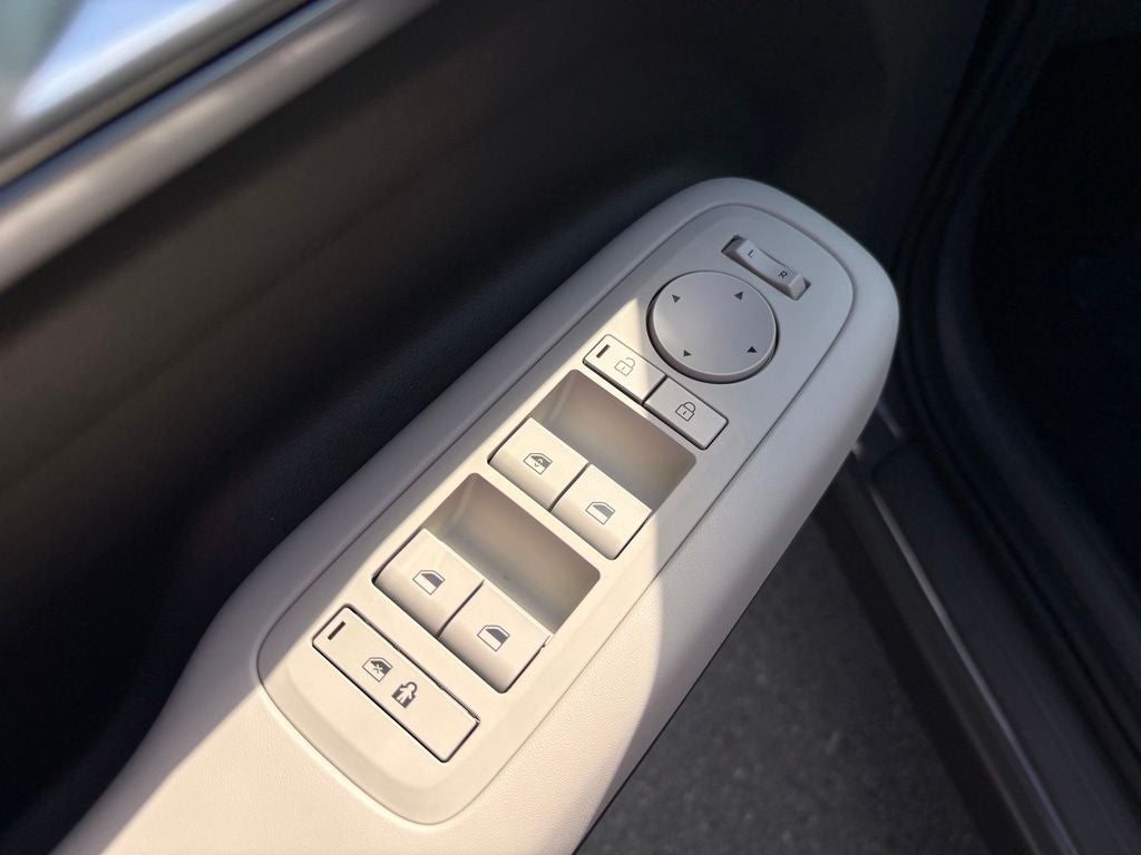 2027 Hyundai Santa Fe SE