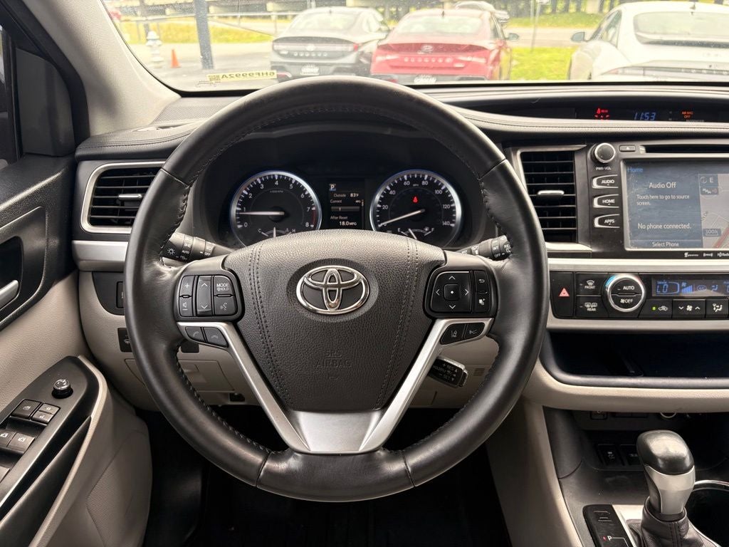2017 Toyota Highlander XLE Navigation / Clean Carfax / Power Moonroof / 3rd R