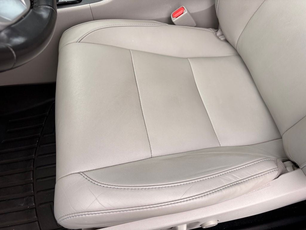 2017 Toyota Highlander XLE Navigation / Clean Carfax / Power Moonroof / 3rd R