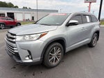 2017 Toyota Highlander XLE Navigation / Clean Carfax / Power Moonroof / 3rd R
