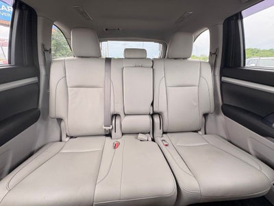 2017 Toyota Highlander XLE Navigation / Clean Carfax / Power Moonroof / 3rd R