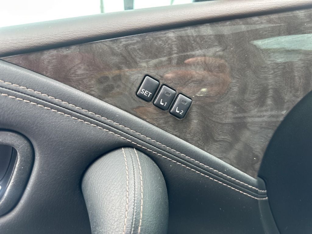 2022 Nissan Armada Platinum Captain's Chairs Package / NissanConnect featuring