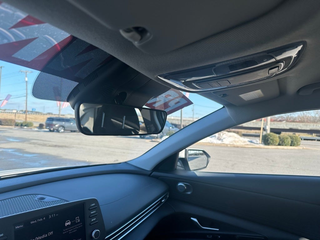 2025 Hyundai Elantra SE