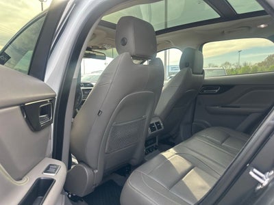 2018 Jaguar F-PACE 35t R-Sport Clean Carfax / Navigation / Power Sunroof / Power