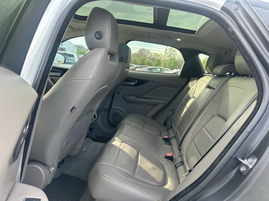 2018 Jaguar F-PACE 35t R-Sport Clean Carfax / Navigation / Power Sunroof / Power