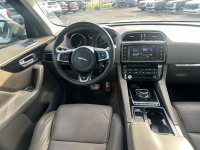 2018 Jaguar F-PACE 35t R-Sport Clean Carfax / Navigation / Power Sunroof / Power