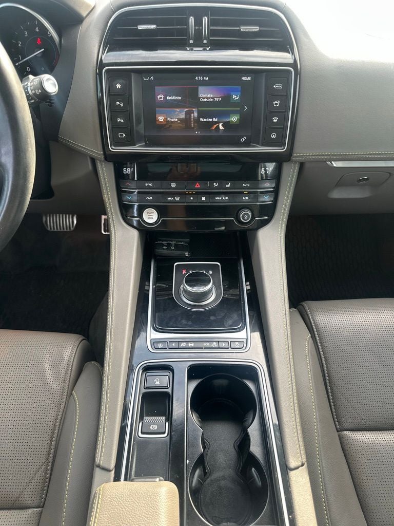 2018 Jaguar F-PACE 35t R-Sport Clean Carfax / Navigation / Power Sunroof / Power