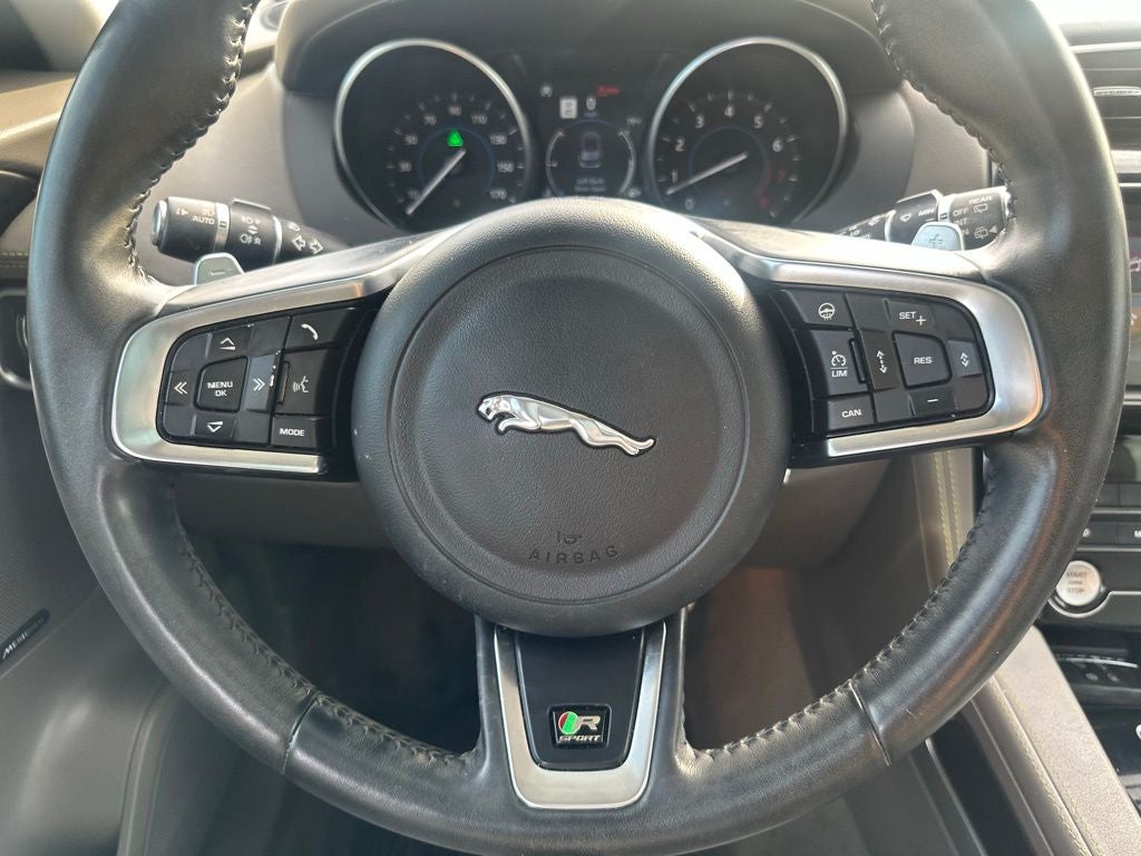 2018 Jaguar F-PACE 35t R-Sport Clean Carfax / Navigation / Power Sunroof / Power