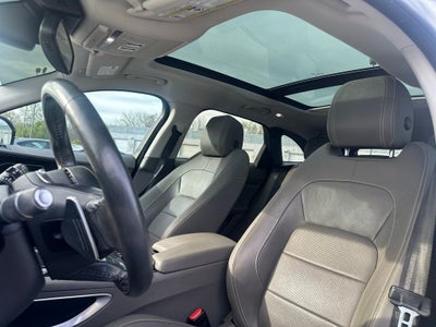 2018 Jaguar F-PACE 35t R-Sport Clean Carfax / Navigation / Power Sunroof / Power
