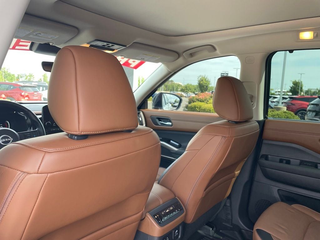 2025 Nissan Pathfinder Platinum