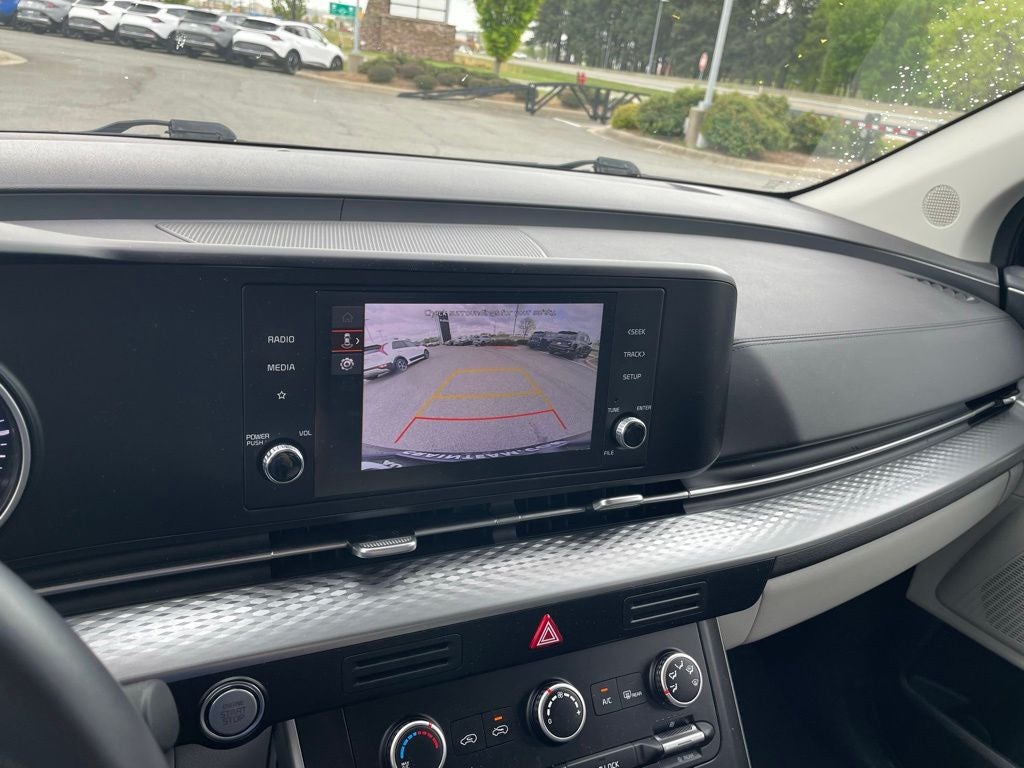 2024 Kia Carnival LX