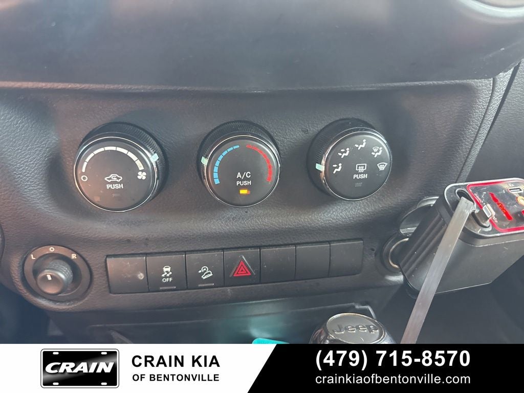 2014 Jeep Wrangler Sport - 4WD / CLEAN CARFAX