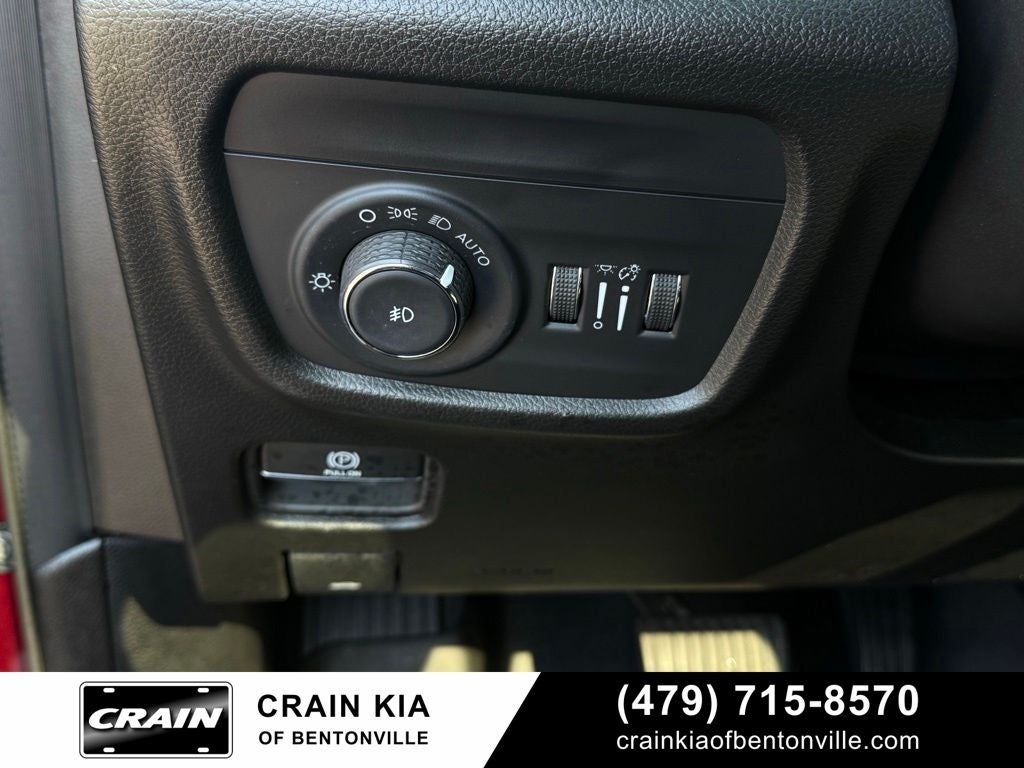 2023 Jeep Grand Cherokee Limited - 4WD / PANORAMIC SUNROOF / ONE OWNER