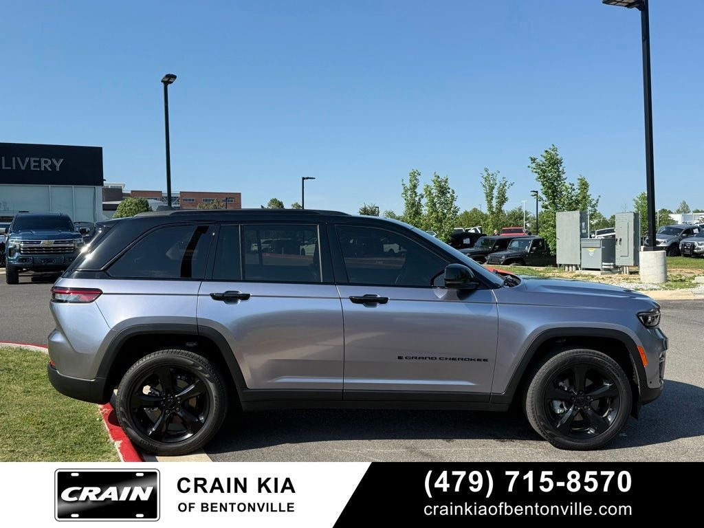 2023 Jeep Grand Cherokee Limited - 4WD / PANORAMIC SUNROOF / ONE OWNER