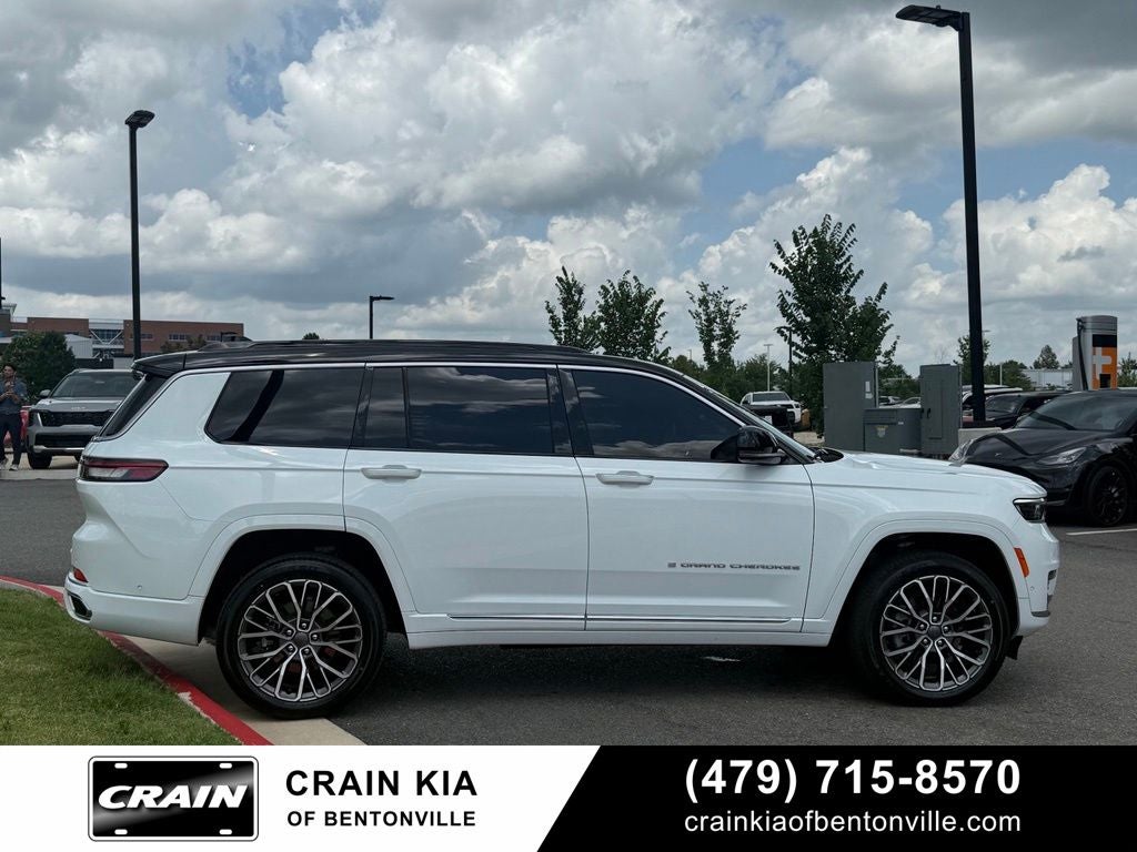2025 Jeep Grand Cherokee L Summit - 4WD / PANORAMIC SUNROOF