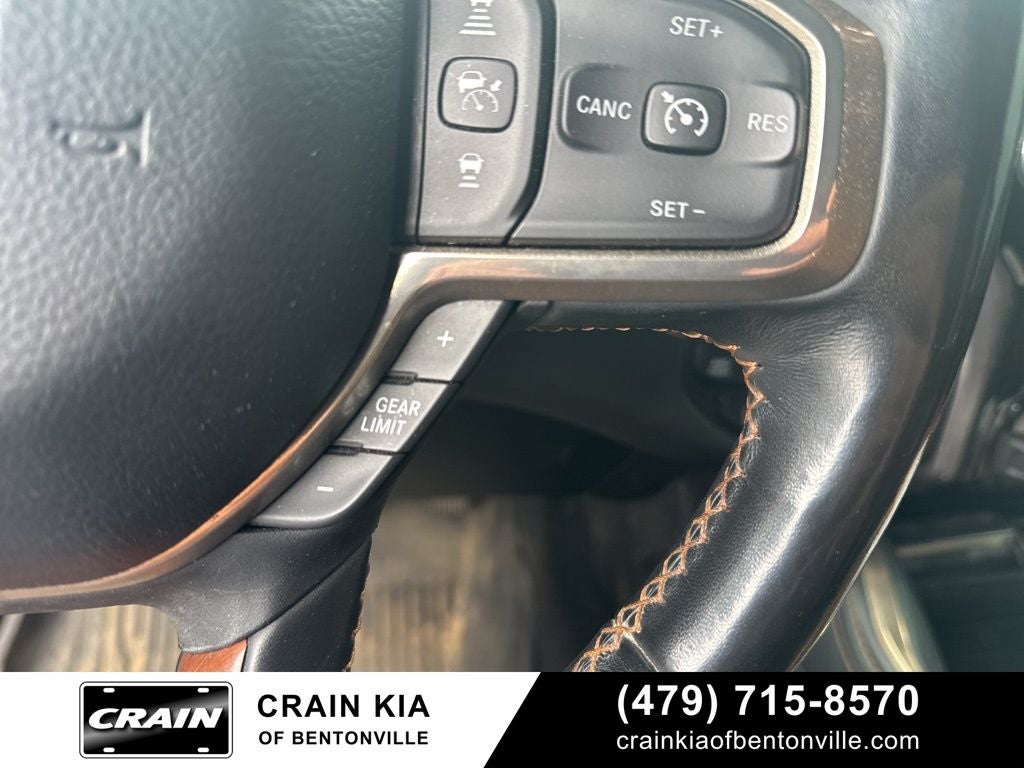 2020 RAM 1500 Laramie Longhorn - 4WD / PANORAMIC SUNROOF / LIFTED!