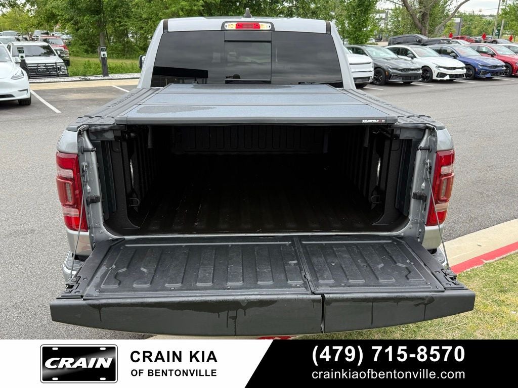 2020 RAM 1500 Laramie Longhorn - 4WD / PANORAMIC SUNROOF / LIFTED!
