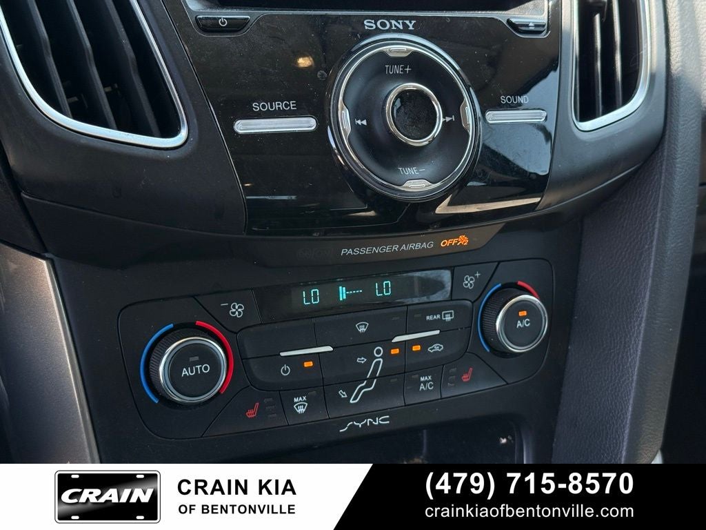 2018 Ford Focus Titanium - SUNROOF / CLEAN CARFAX / LOW MILES!