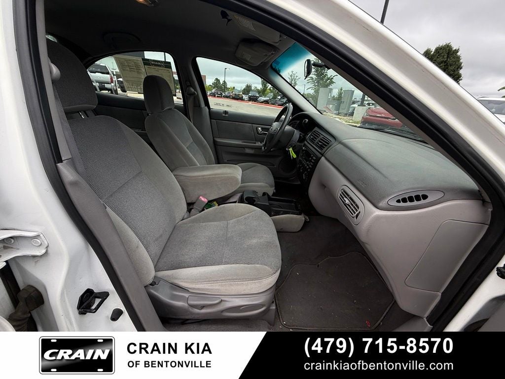 2000 Ford Taurus SE - CLEAN CARFAX