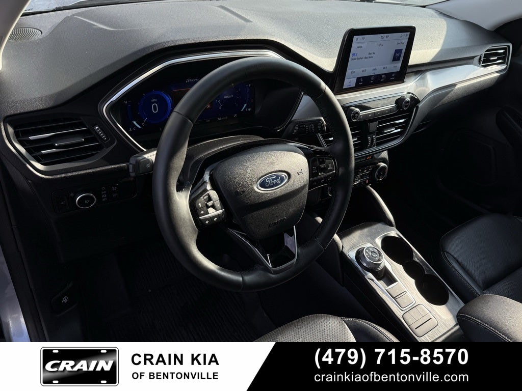 2022 Ford Escape Titanium - AWD / PANORAMIC SUNROOF / CLEAN CARFAX
