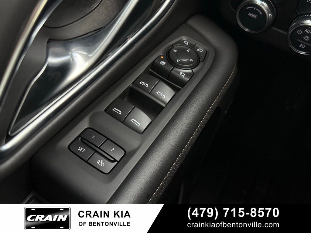 2024 GMC Yukon AT4 - 4WD / PANORAMIC SUNROOF / CLEAN CARFAX