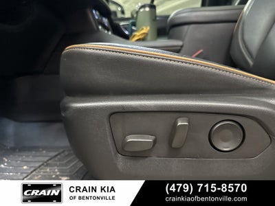 2024 GMC Yukon AT4 - 4WD / PANORAMIC SUNROOF / CLEAN CARFAX