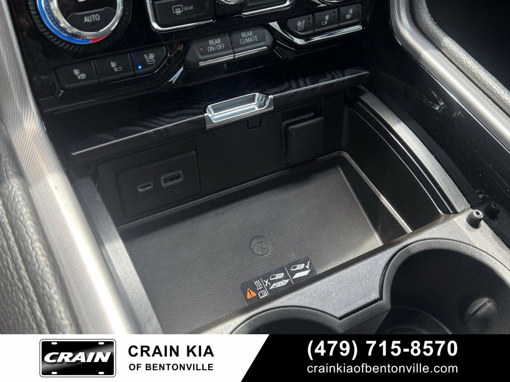 2022 GMC Yukon XL Denali - 4WD / CLEAN CARFAX